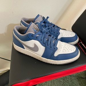 Jordon 1 low. Tru blue size 11